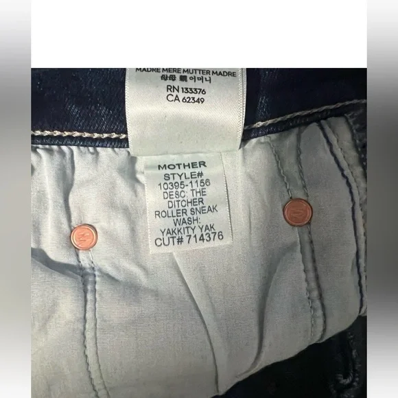 MOTHER
The Ditcher Roller Sneak Yakkity Yak Jeans In Blue, New with out Tags - Picture 8 of 8